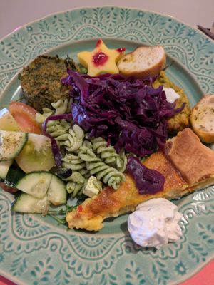 My plate filled with starters (forgot to take a pic of the main!) at DaTerra - Mercado Beira Rio in Vila Nova De Gaia