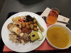 Full plate + organic white port wine + vegetable soup at DaTerra - Mercado Beira Rio in Vila Nova De Gaia