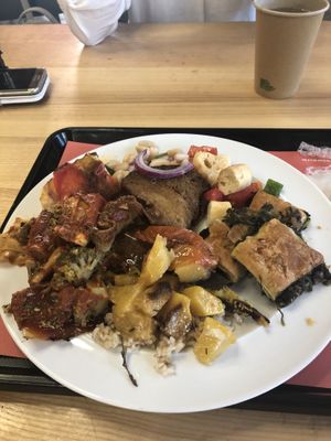 Can fill your plate with as much food as u want at DaTerra - Mercado Beira Rio in Vila Nova De Gaia