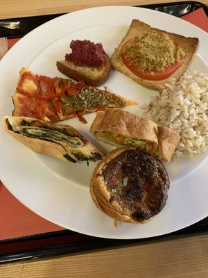 Yummy vegan plate at DaTerra - Mercado Beira Rio in Vila Nova De Gaia