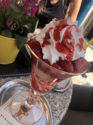 Veganer Erdbeerbecher  at Willicher Eishimmel in Willich