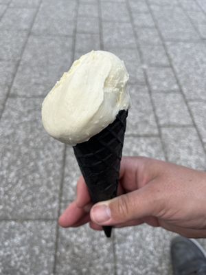 Coconut peach ice cream   at Claus Eismanufaktur & Deli in Stuttgart