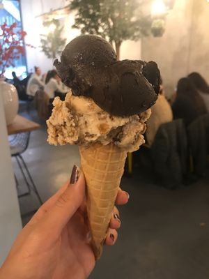 Peanut and chocolate vegan ice cream at Claus Eismanufaktur & Deli in Stuttgart