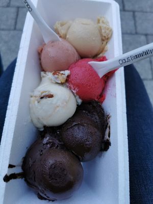 Veganes Eis at Claus Eismanufaktur & Deli in Stuttgart