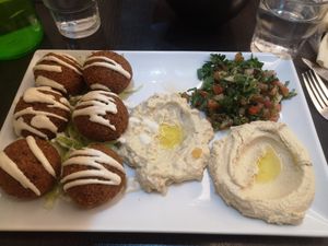 Assiette de falafel (vegan) at Le Roi Falafel in Lyon