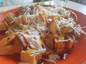 Patatas con queso y mostaza at Veggie Penguin in Tenerife