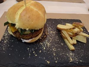 Hamburguesa Macaroni 🌱💚 at Veggie Penguin in Tenerife