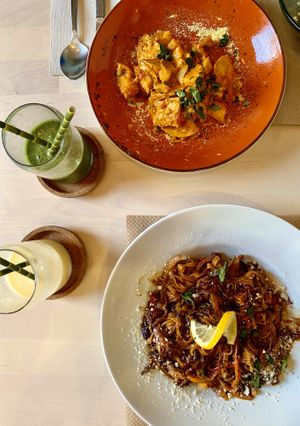 Pad thai and tempeh at Veggie Penguin in Tenerife