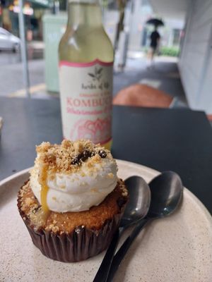 Cupcake 🤤 at Shift Eatery in Surry Hills