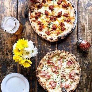 vegan pizza at Federalist Public House in Sacramento