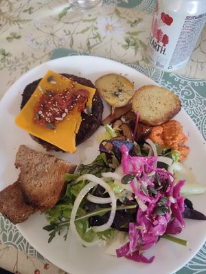 Plat combinat at Kuki's in Viella