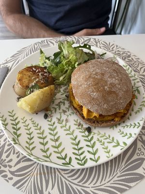 Hamburguesa de arroz  at Kuki's in Viella