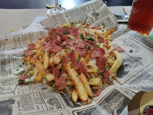 Fries with cheese and vacon at Freedom Cakes Bakery in Madrid