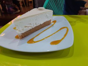 white chocolate cake at Freedom Cakes Bakery in Madrid