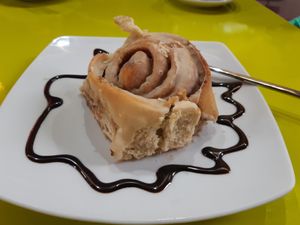 cinammon roll at Freedom Cakes Bakery in Madrid