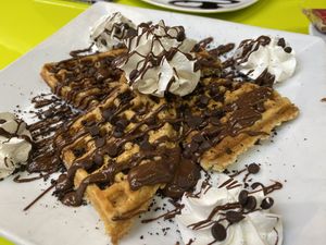 Gofer con sirope de chocolate  at Freedom Cakes Bakery in Madrid