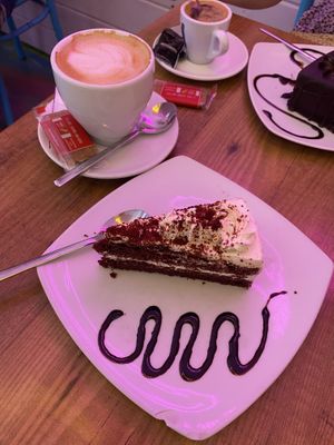 Red Velvet Cake, Café Latte  at Freedom Cakes Bakery in Madrid
