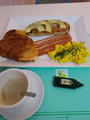 Brunch at Freedom Cakes Bakery in Madrid