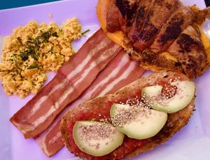 Generous brunch at Freedom Cakes Bakery in Madrid