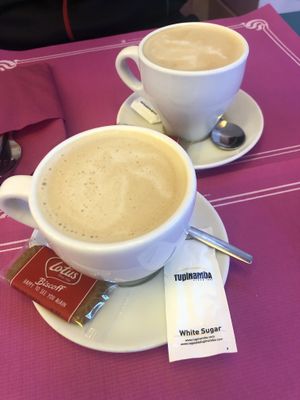 🤟🏾!  at Freedom Cakes Bakery in Madrid