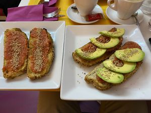 Tomato toast and avocado toast at Freedom Cakes Bakery in Madrid