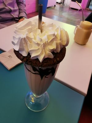 Chocolate milkshake and cookie and cream at Freedom Cakes Bakery in Madrid