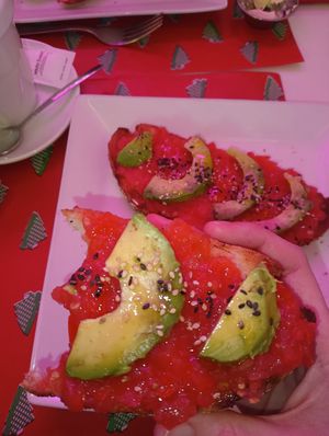 Tomate y aguacate #Veganuary at Freedom Cakes Bakery in Madrid