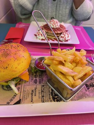 Hamburguesa KFV  at Freedom Cakes Bakery in Madrid