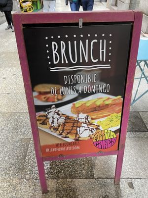 Brunch  at Freedom Cakes Bakery in Madrid