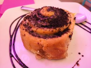 Cinnamon roll 10/10 at Freedom Cakes Bakery in Madrid