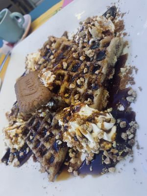 Gofre de Lotus y caramelo   at Freedom Cakes Bakery in Madrid
