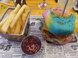 KFV Chiken con patatas fritas at Freedom Cakes Bakery in Madrid