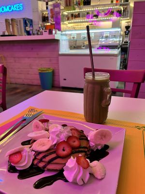 Pancakes and smoothie   at Freedom Cakes Bakery in Madrid