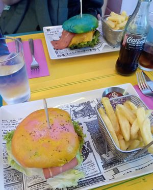 Menú 12€ con hamburguesa at Freedom Cakes Bakery in Madrid