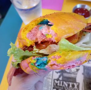 Hamburguesa vegana at Freedom Cakes Bakery in Madrid