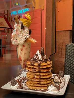 Freakshakes & Waffles at Freedom Cakes Bakery in Madrid
