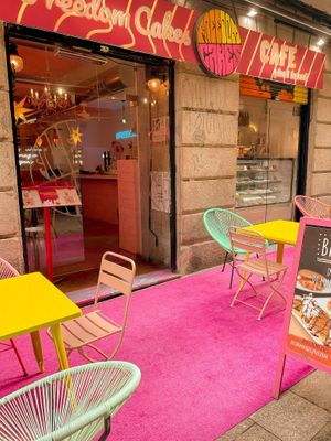 Outdoor at Freedom Cakes Bakery in Madrid