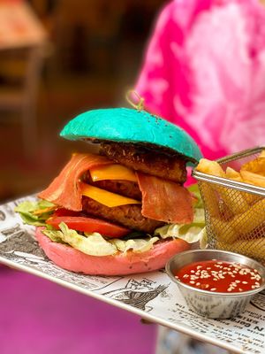 Double American Cheese Burger at Freedom Cakes Bakery in Madrid