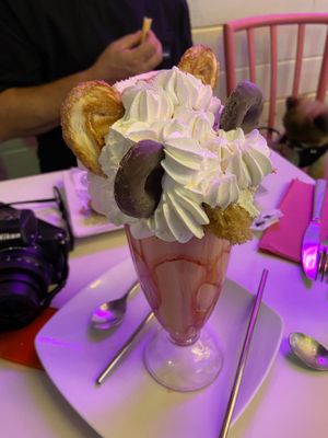 Freakshake 🥤  at Freedom Cakes Bakery in Madrid
