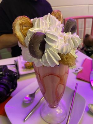 Freakshake 🥤  at Freedom Cakes Bakery in Madrid