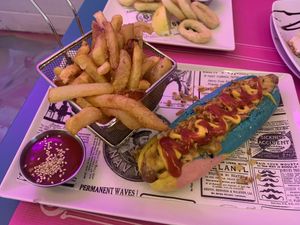 Hotdog and fries   at Freedom Cakes Bakery in Madrid