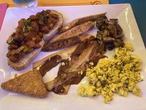 English breakfast  at Freedom Cakes Bakery in Madrid