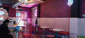  at Freedom Cakes Bakery in Madrid