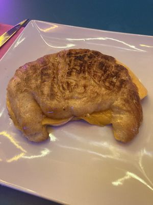 Croissant con jamón y queso   at Freedom Cakes Bakery in Madrid