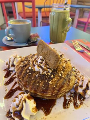 Biscoff pancakes and smoothie   at Freedom Cakes Bakery in Madrid