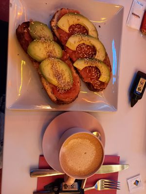 Tostada de aguacate, dos en una ración. at Freedom Cakes Bakery in Madrid