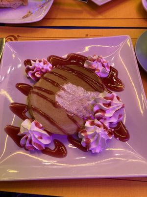 Pancakea nata y sirope fresa  at Freedom Cakes Bakery in Madrid