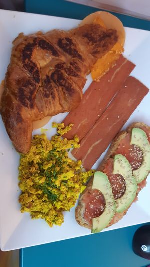 brunch at Freedom Cakes Bakery in Madrid