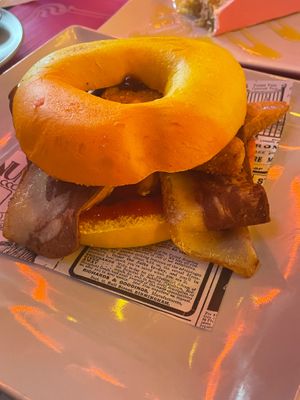 Breakfast Bap - scrambled egg tofu, Portobello mushrooms,
vacon, avocado, Freedom Sriracha sauce,
served in a burger bun at Freedom Cakes Bakery in Madrid