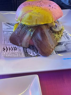 Breakfast Bagel filled with sausages, vacon,
hashbrown, ketchup and HP sauce at Freedom Cakes Bakery in Madrid